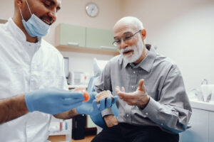 implantes dentários - Imagem de prostooleh no Freepik